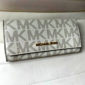 Michael Kors Clutch